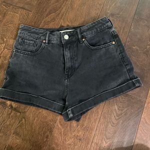 black pacusn mom shorts